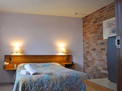 Seasons Motel 3*